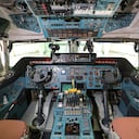 Vista en la cabina del Antonov 225. El avión de carga mide 84 metros de largo, 89 metros de ancho y 18 metros de alto es único en su clase. El avión se construyó originalmente para el transbordador espacial soviético Buran y puede transportar carga de hasta 250 toneladas. El espacio de carga equivale a todo el maletero de un Boeing 737. Foto de Jan Woitas/picture alliance vía Getty Images