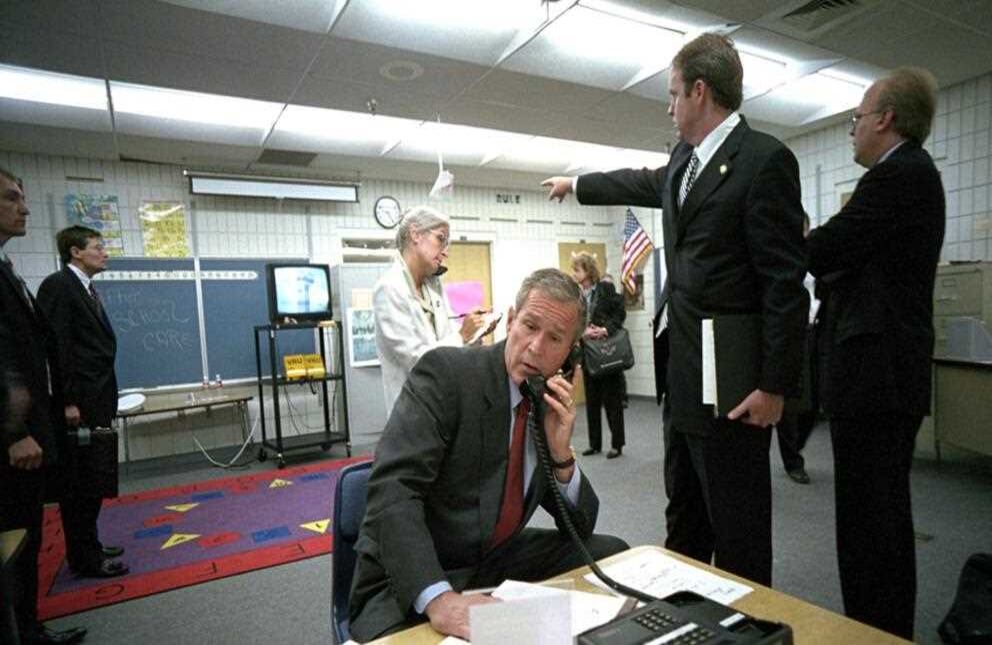 La escuela fue acordonada y desde allí empezó a escribir su primer discurso tras los ataques. Foto: Eric Draper