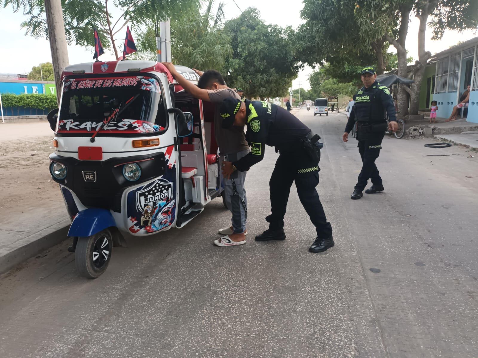 Policía de Barranquilla en medio de los estrictos controles.