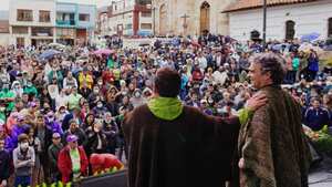 Sergio Fajardo llenó la plaza central de Paipa.
