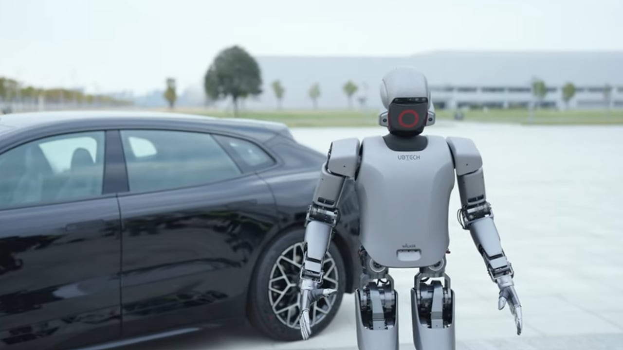 Un video desmiente el uso de IA generativa y muestra robots humanoides ensamblando autos.