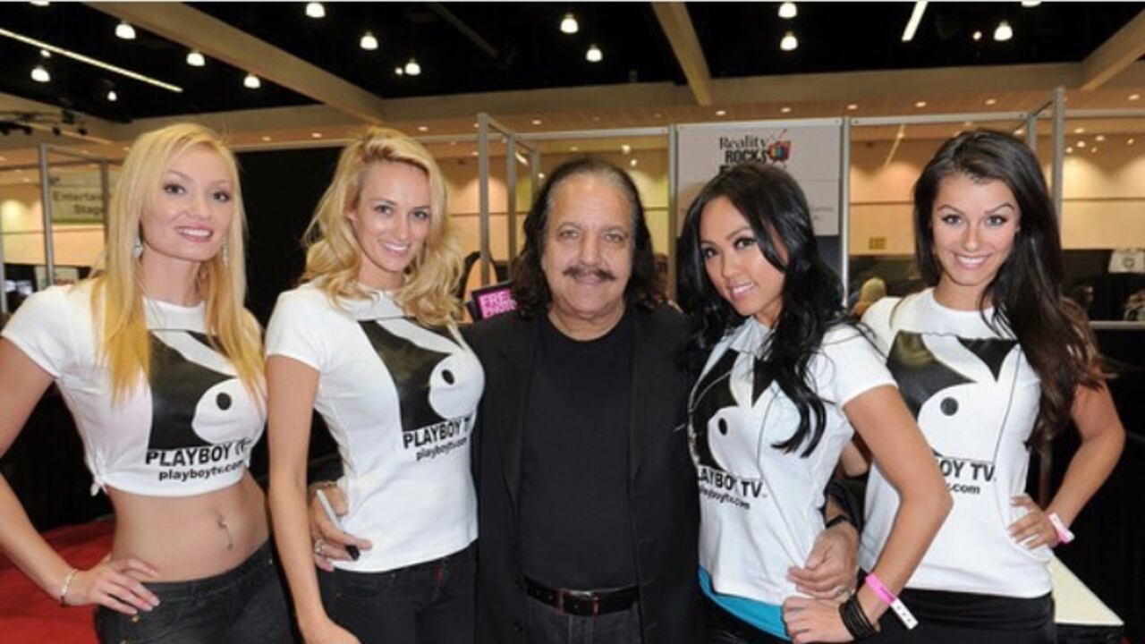 Jeremy se declaró inocente de los cargos que incluyen 12 por violación forzada, siete de cópula oral forzada y seis de agresión sexual.