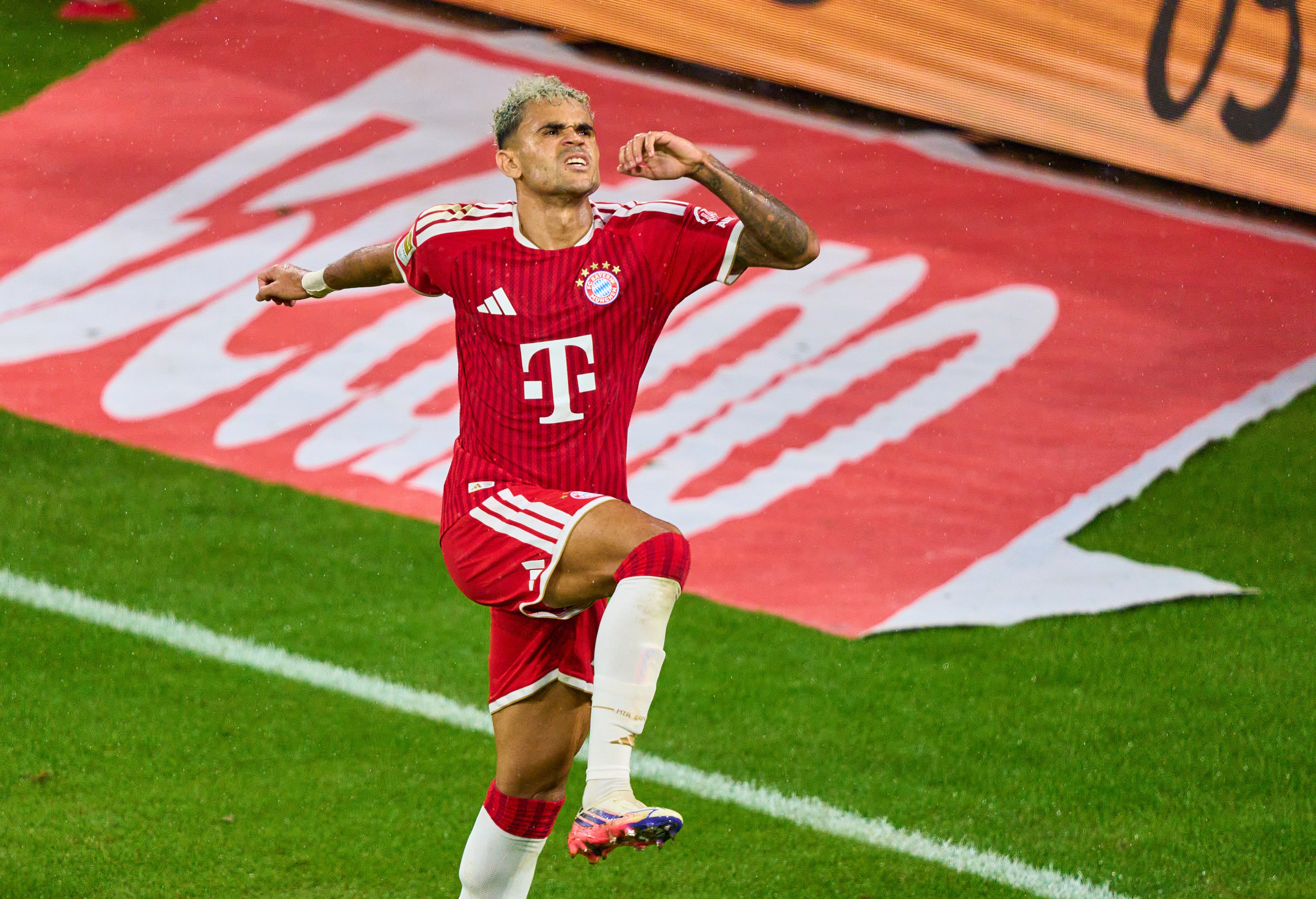 Luis Díaz celebra el quinto gol del Bayern