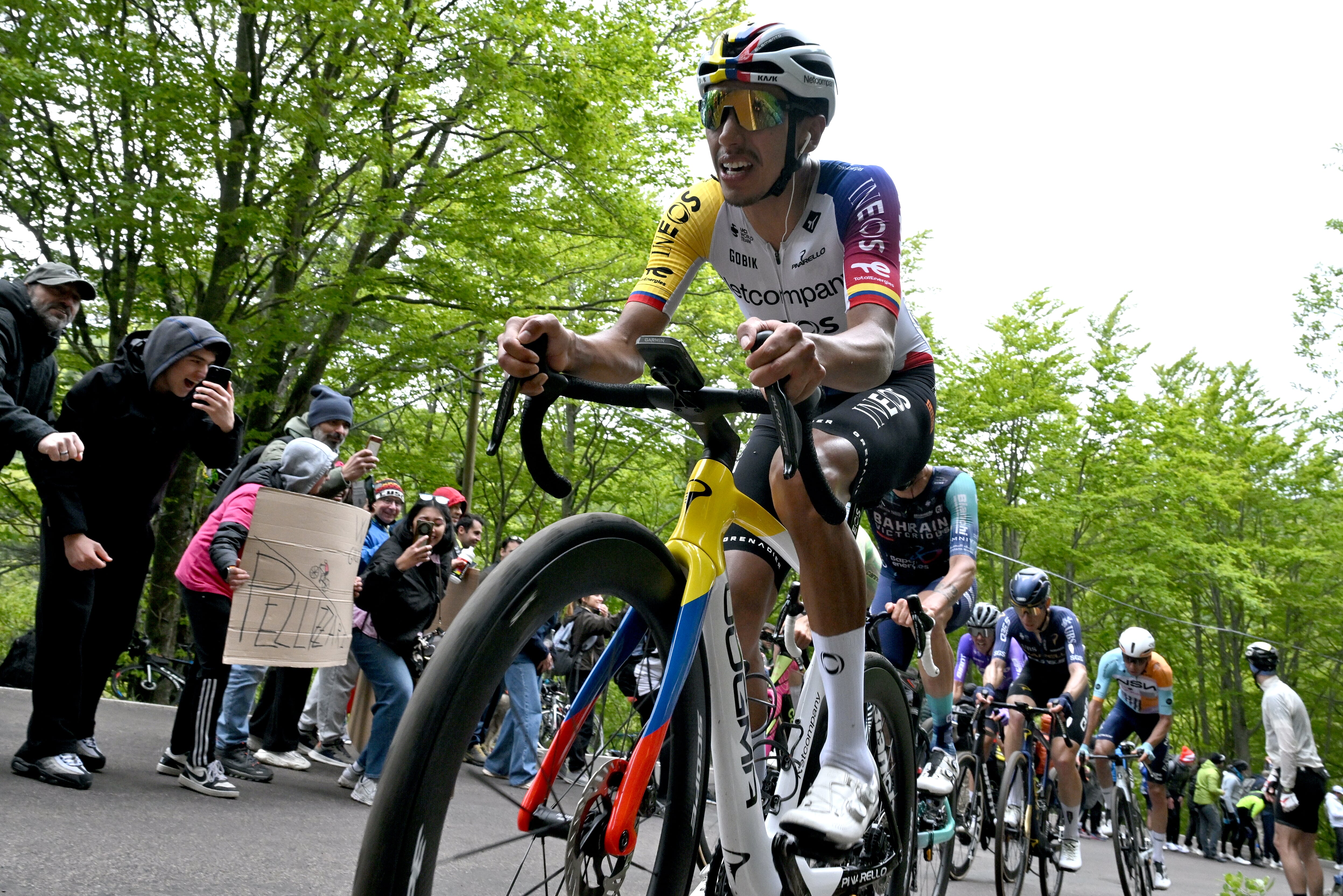 Egan Bernal continúa siendo el mejor colombiano en el Giro de Italia 2026.
