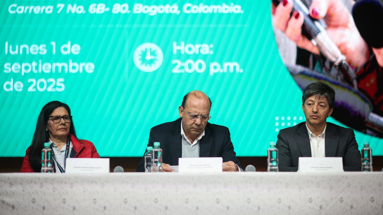 Rueda de prensa de la Ley de financiamiento con el ministro de hacienda, Germán Ávila, los viceministros Carlos Betancourt y Leonardo Pazos y la Dir. de Presupuesto, Martha Hernández.