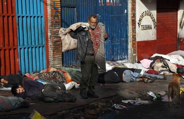 Mientras las soluciones de fondo sigan siendo eludidas por los alcaldes de turno, el Bronx seguirá siendo el corazón del inframundo de Bogotá y de Colombia.