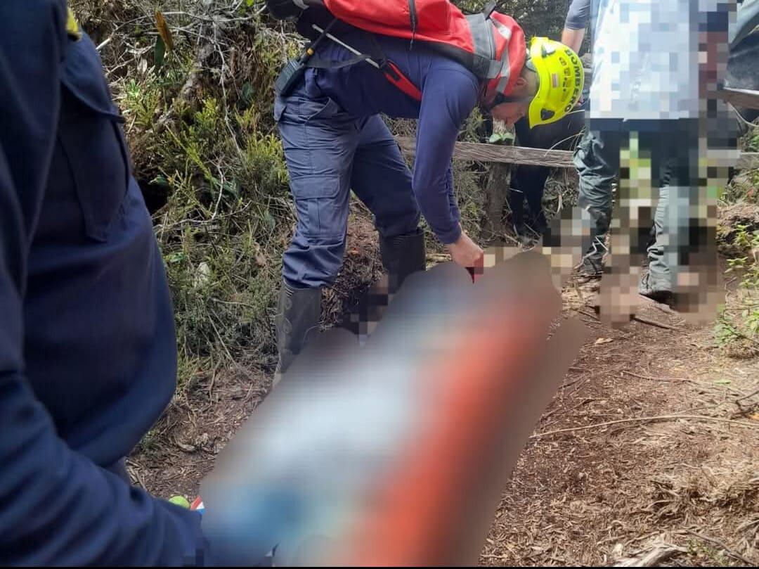 A una falla cardíaca atribuyeron las autoridades la muerte del senderista en zona rural de Salento el pasado 31 de julio. Foto: Cuerpo de Bomberos Voluntarios Salento / El País.