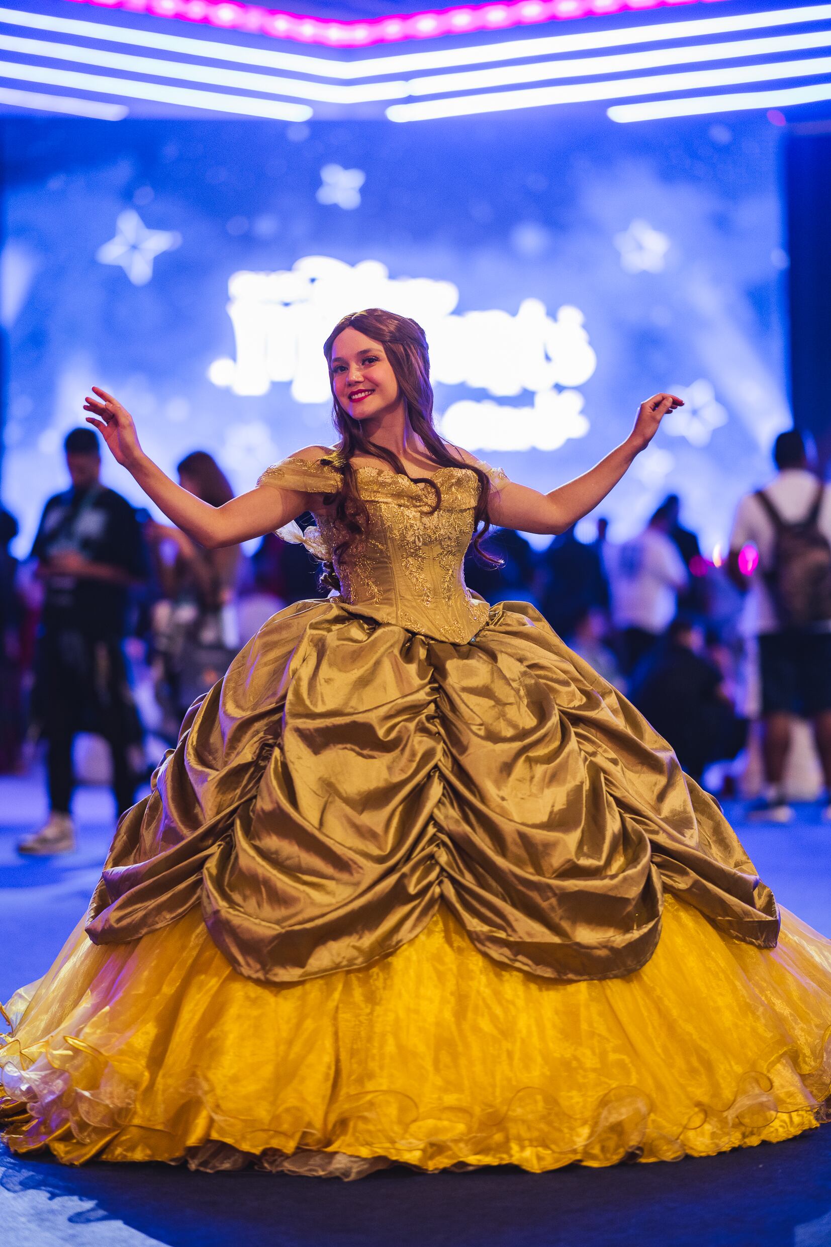 La gente es la parte más importante porque prueba que estos universos viven en los corazones de la gente.