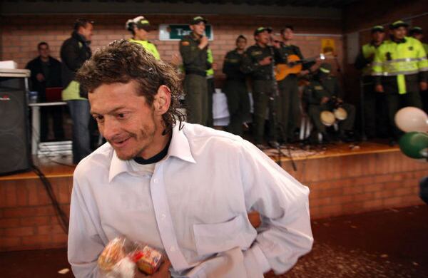 Limpios y con nueva ropa,  disfrutaron de meriendas y del show musical de la orquesta de la Policía.