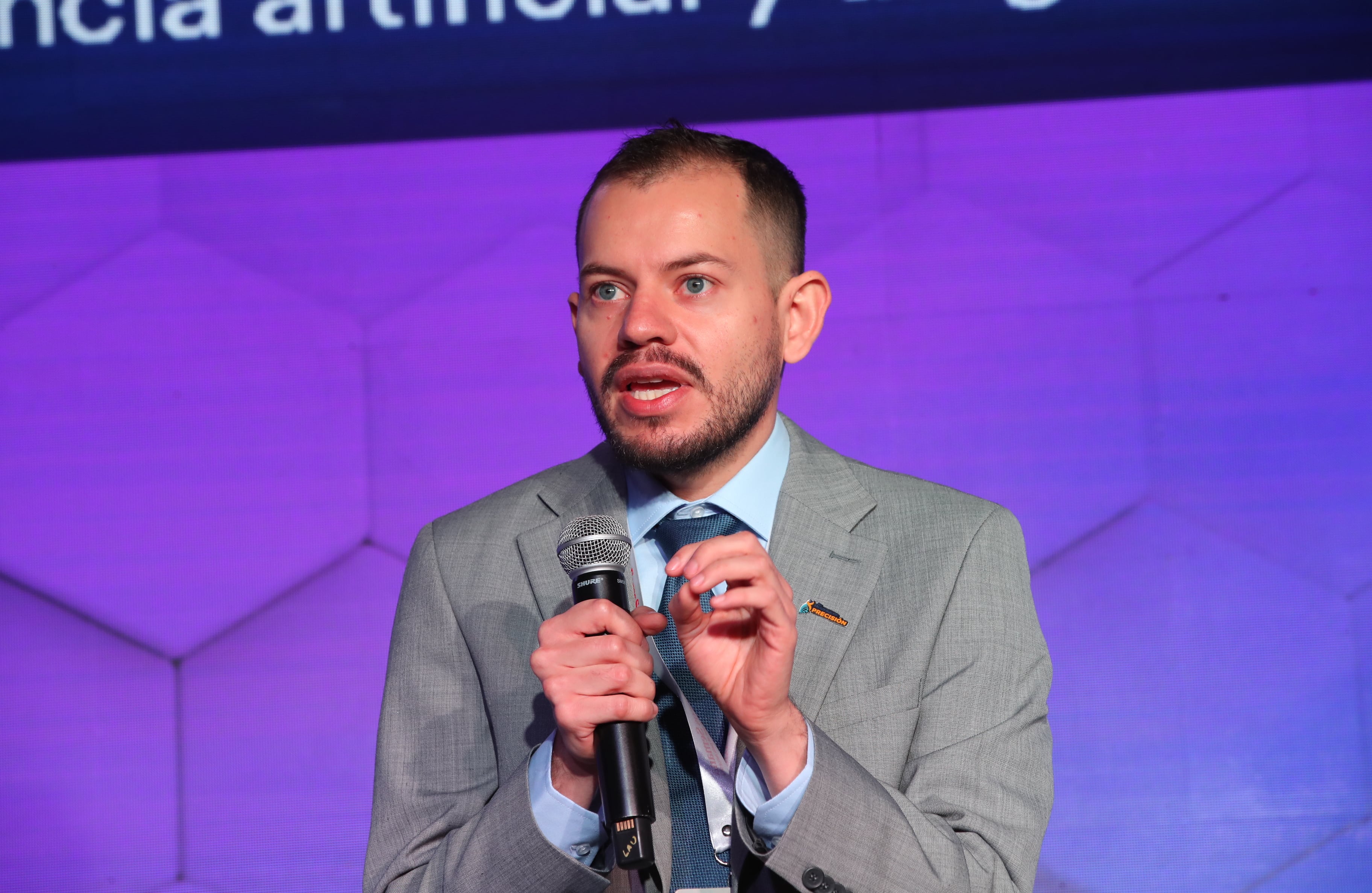 “La medicina de precisión llegó para revolucionar el estándar de cuidado en el paciente oncológico. Todos los tumores son únicos y vamos a darles tratamientos dirigidos, con menos toxicidad”. Christian Barreto, diagnostic Science Liaison en Cluster Andino de AstraZeneca.