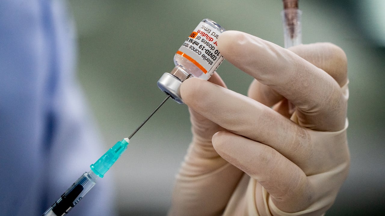 FDA da luz verde a aplicación de dosis de refuerzo anticovid en niños de cinco a 11 años.