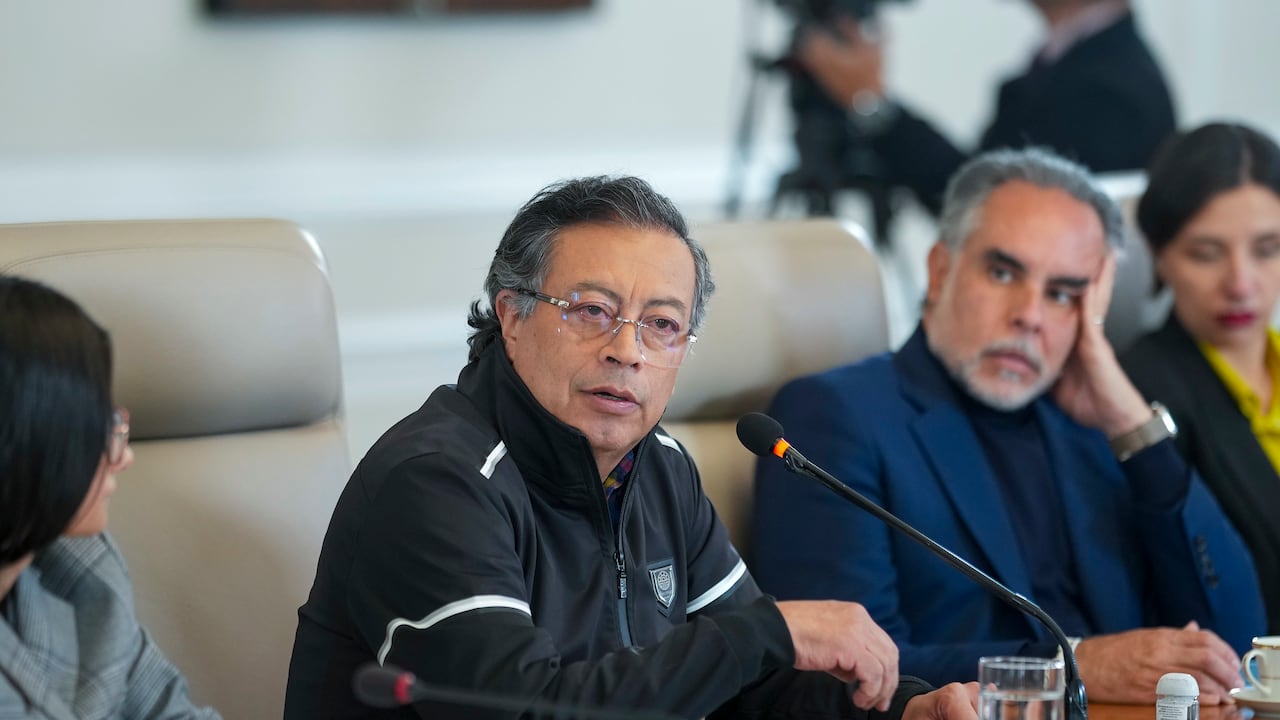 El presidente Gustavo Petro y el ministro del Interior, Armando Benedetti.