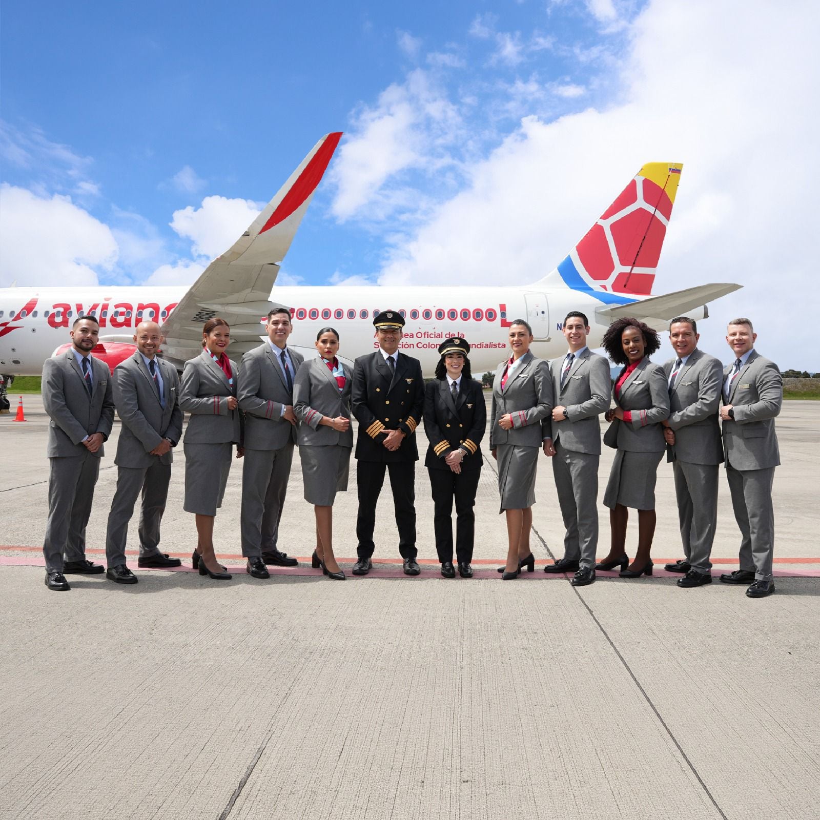 Tripulación de Avianca para el vuelo de La Tricolor.