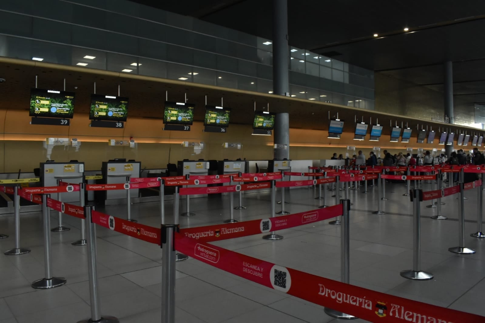 Crisis de pasajeros en el aeropuerto El Dorado