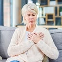 El síndrome del corazón roto es una afección cardíaca temporal que con frecuencia es provocada por situaciones estresantes y emociones extremas.