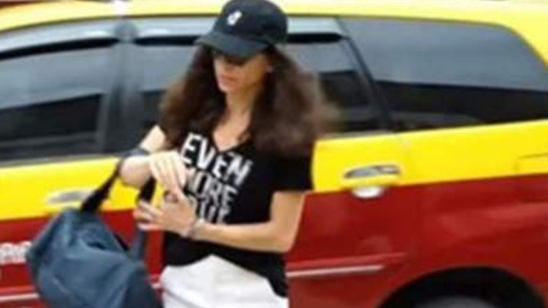 El enigmático mensaje en la camiseta de la madre de Daniel Sancho, homicida de Edwin Arrieta.