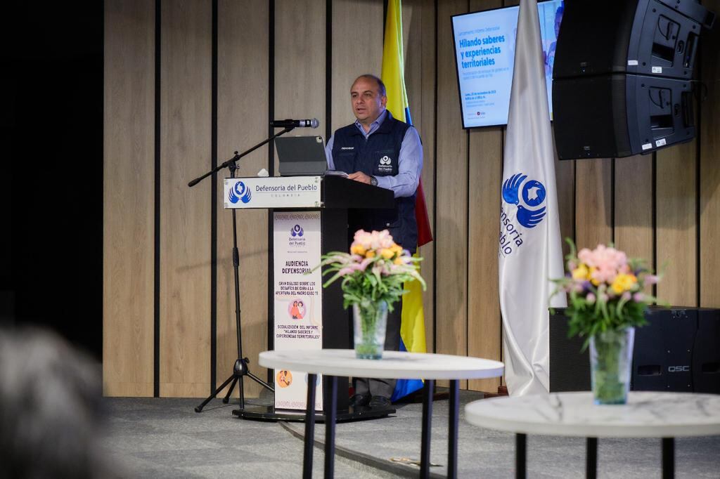 El defensor del pueblo, Carlos Camargo.