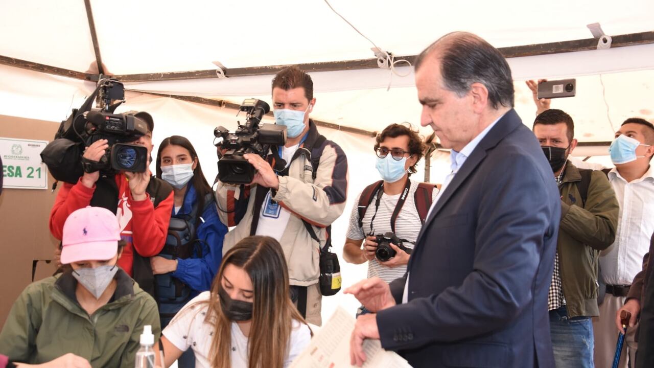 Voto Oscar Iván Zuluaga Votación