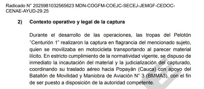 En este documento firmado por el general Federico Mejía, él señala que las tropas capturaron a una persona con posible material ilícito. (Pasta base de cocaína).