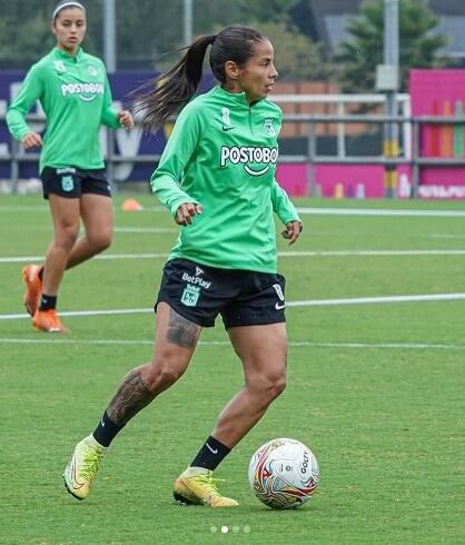 Geraldine Cardona, la mujer de una familia talentosa en el fútbol.