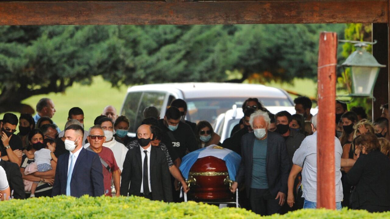 El astro fue enterrado en una ceremonia privada y familiar.