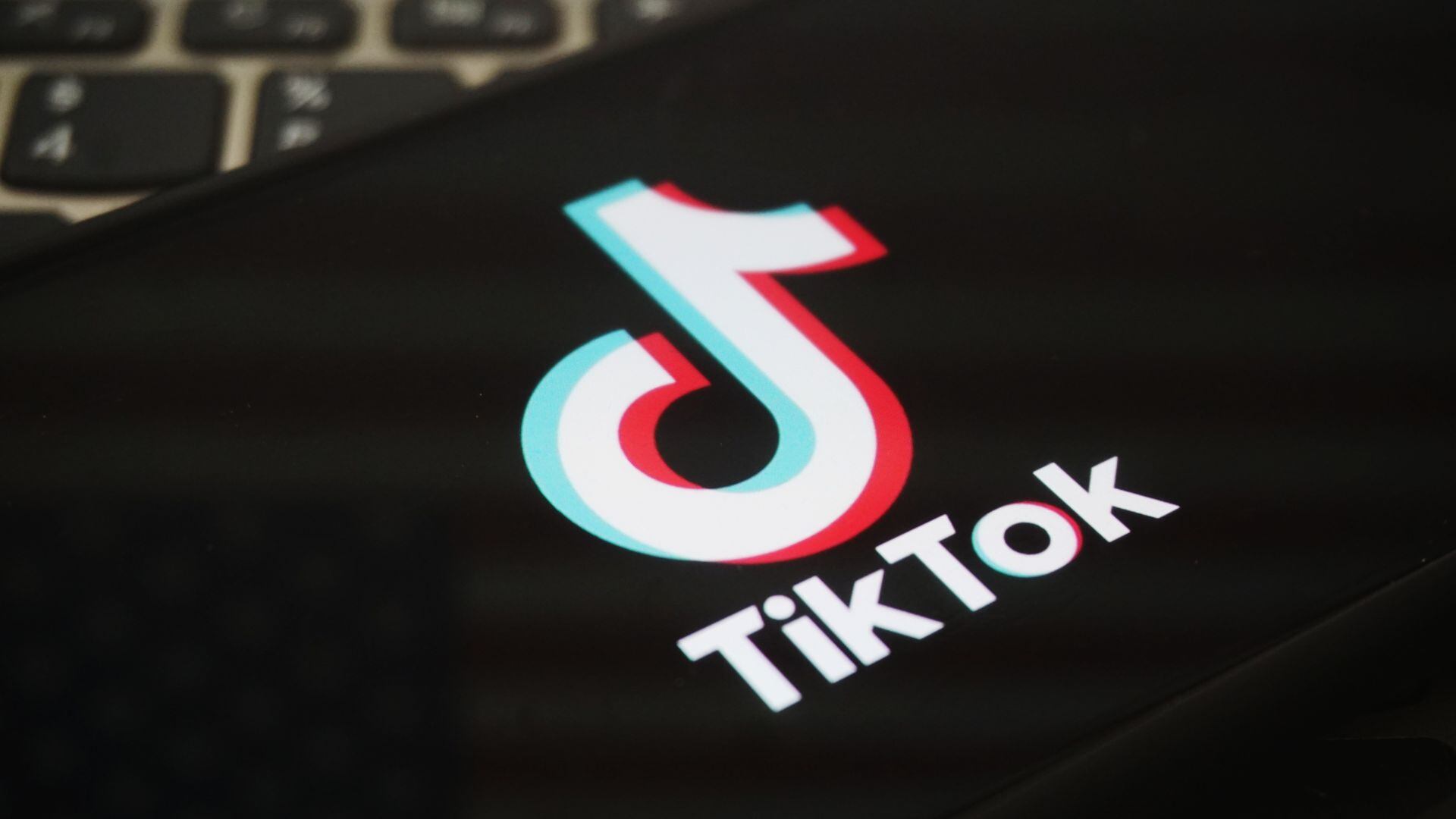 Guía práctica para detectar videos generados con inteligencia artificial.