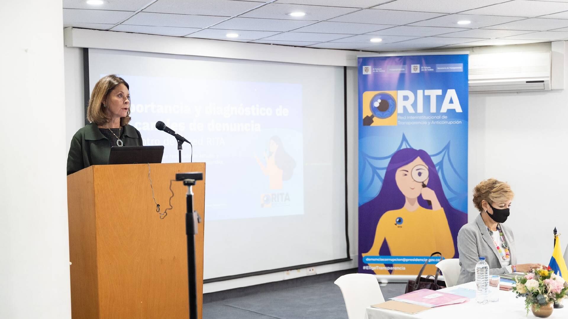 "No podemos dejar que a punta de populismo nos vendan la idea de que todo está corrupto, porque no es cierto”, dijo la canciller.