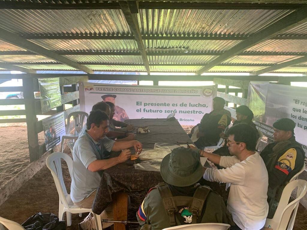 Danilo Rueda e integrantes de las disidencias de Farc