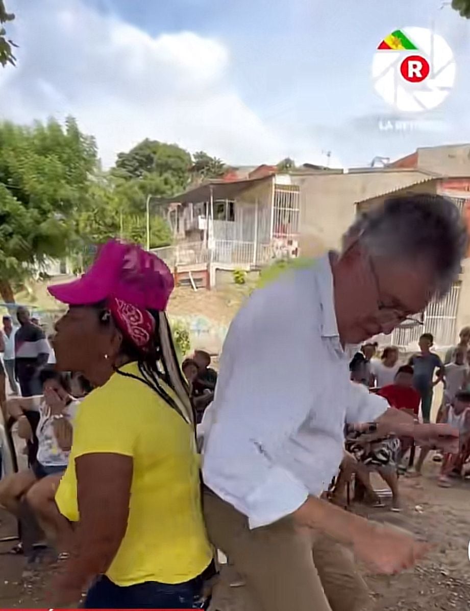 Mauricio Cárdenas fue criticado por los videos donde aparece bailando. Él se defendió.