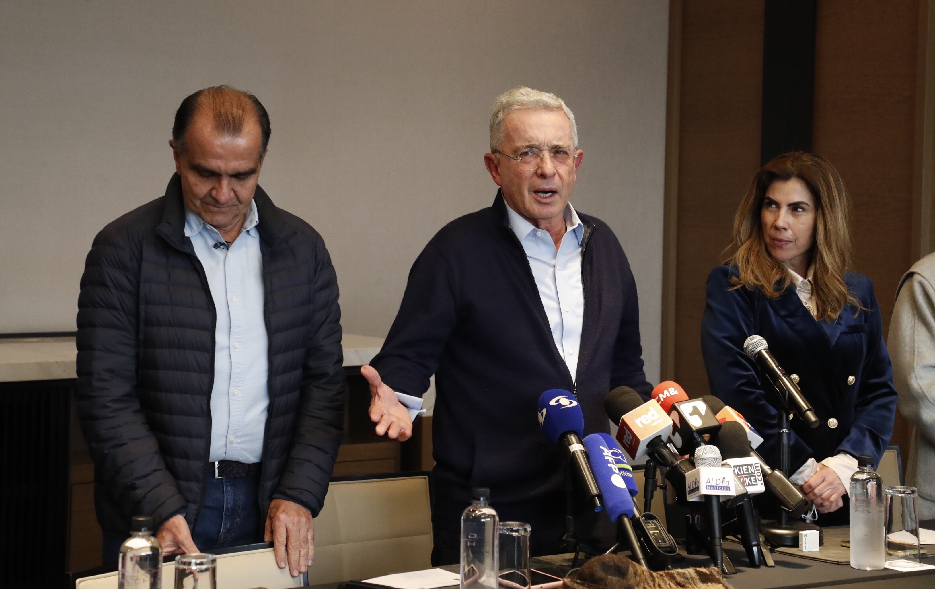 Alvaro Uribe y Oscar Ivan Zuluaga Rueda de Prensa