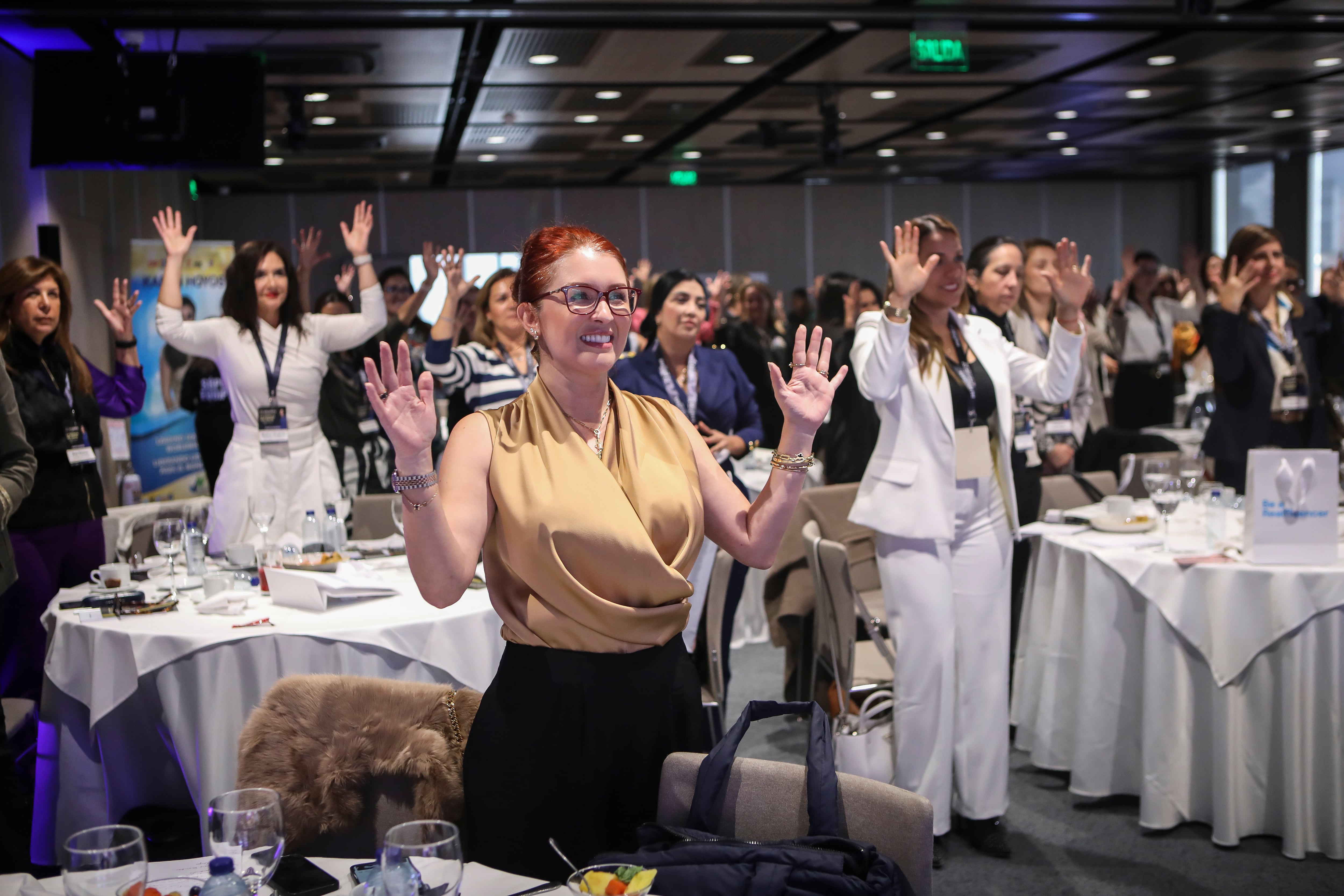 El taller concluyó con una poderosa actividad de visualización, en la que las participantes imaginaron su vida ideal, llena de éxito y felicidad. 

CIRCULO DE MUJERES EVENTO JULIO 25 DE 2024