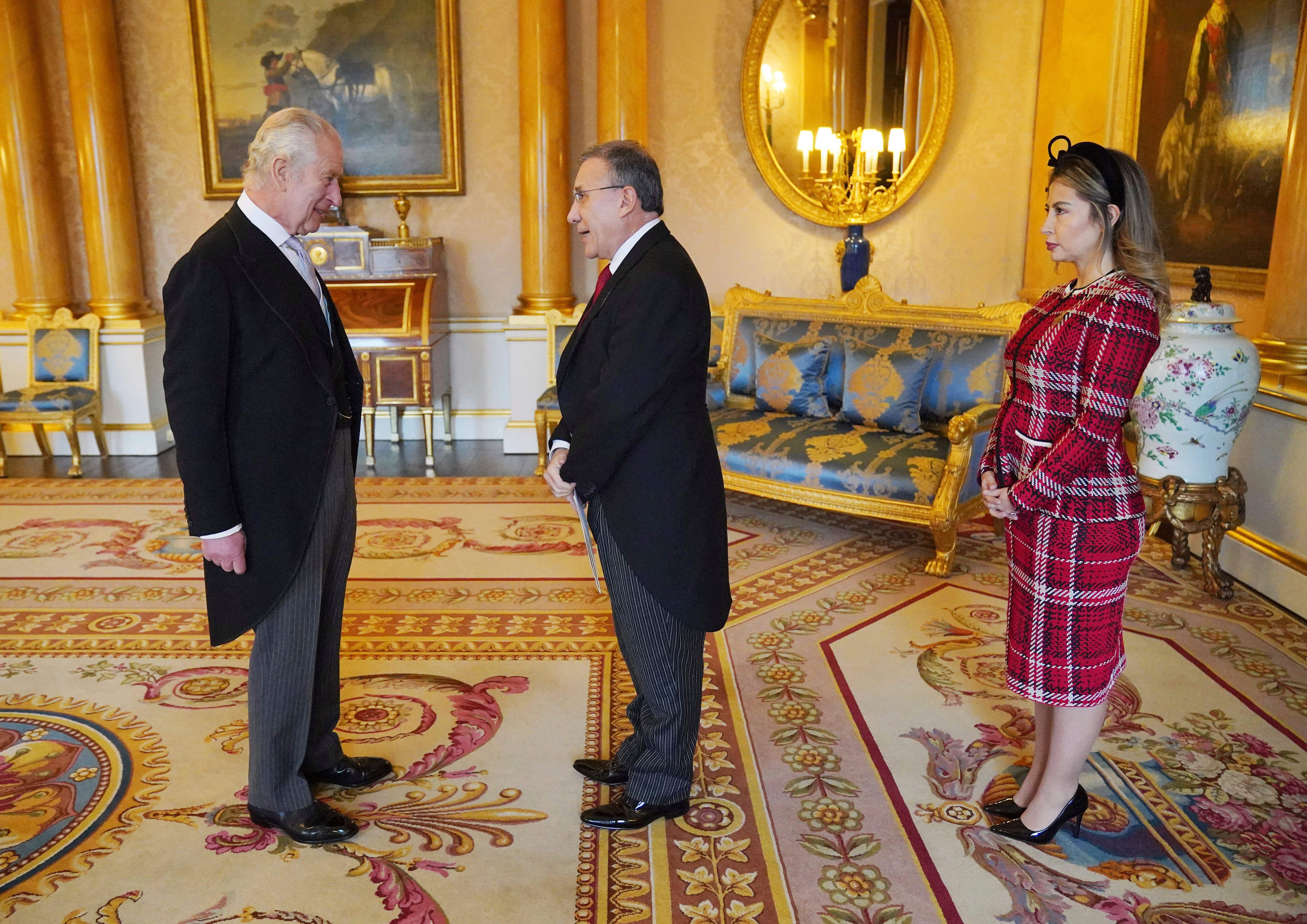 Roy Barreras presentó sus cartas credenciales, como embajador de Colombia ante el Reino Unido, al Rey Charles III en el palacio de Buckingham.