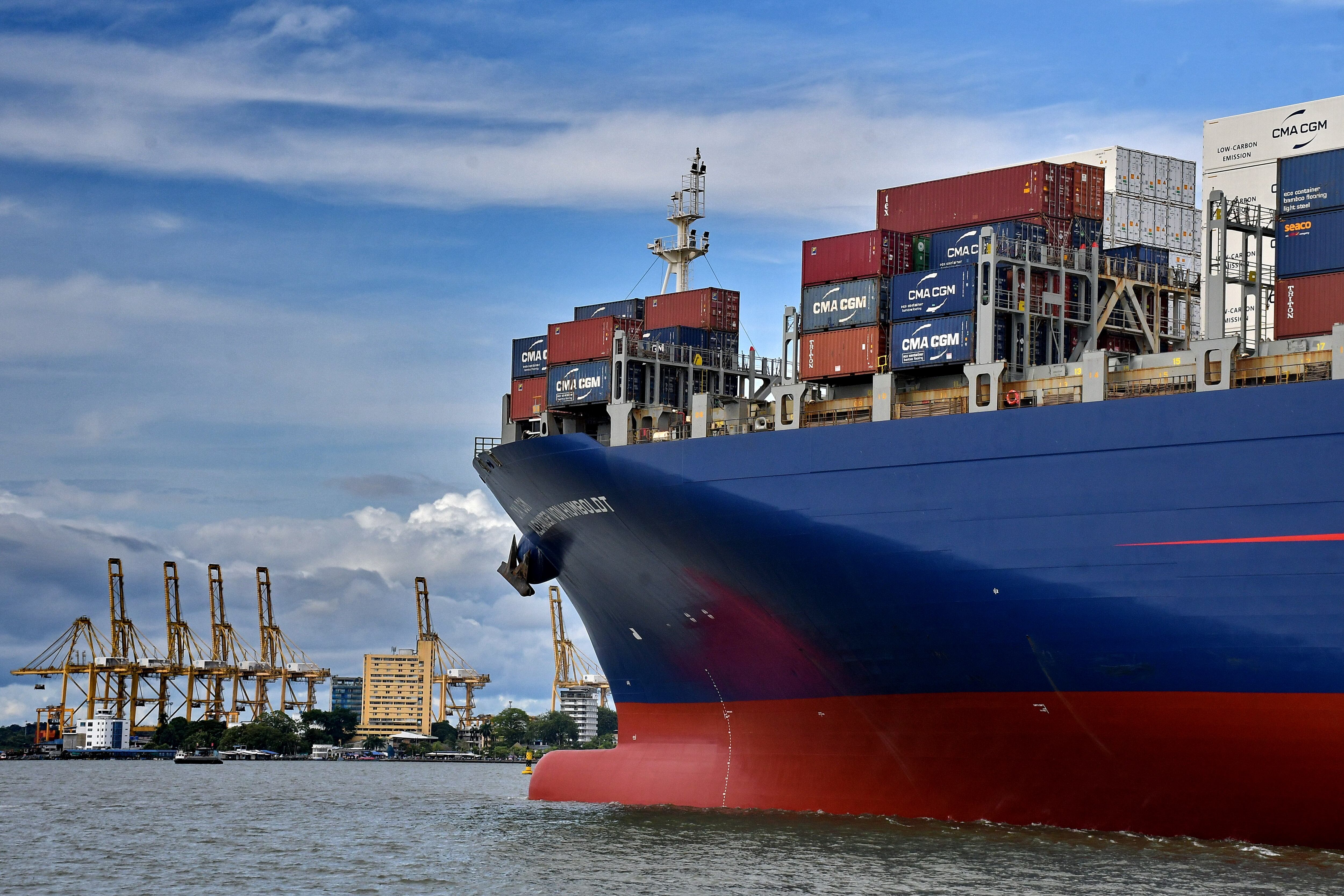 El buque, CMA CGM Alexander Von Humboldt llegó a Buenaventura, es el barco de carga mas grande que ha llegado a un puerto de sudamerica. Tiene 396 metros de largo y 53.6 metros de ancho, tiene capacidad para transportar 16.022 contenedores