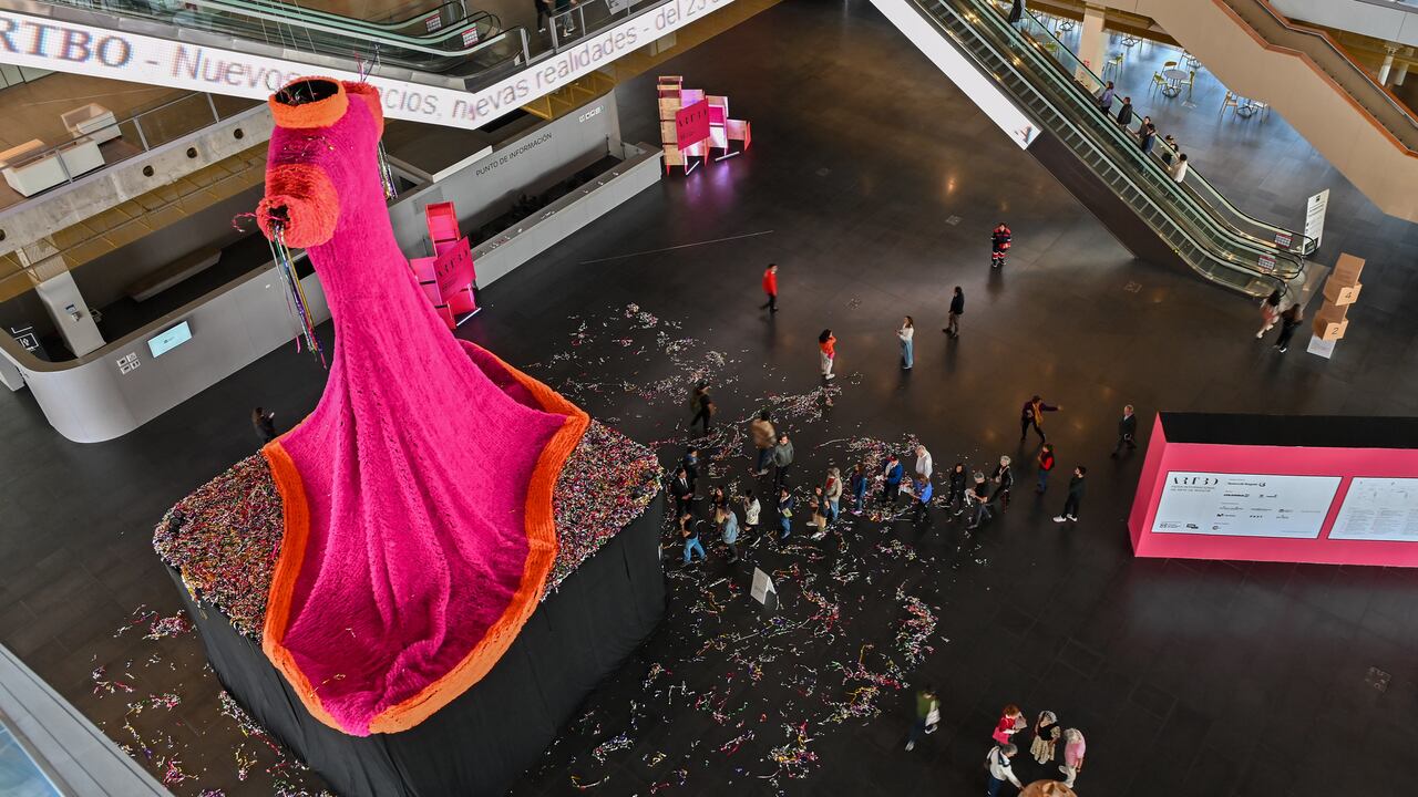 Así se vio el Laboratorio de Artistas de ROLF ART y Mapa Teatro en la edición anterior. Los espacios amplios y cinco pisos del Ágora Bogotá reciben a ARTBO Feria en su edición de 20 años.