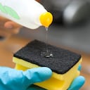 La esponja puede acumular bacterias y suciedad con el uso frecuente.