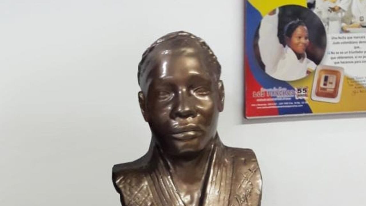 Las autoridades están en la búsqueda del busto.