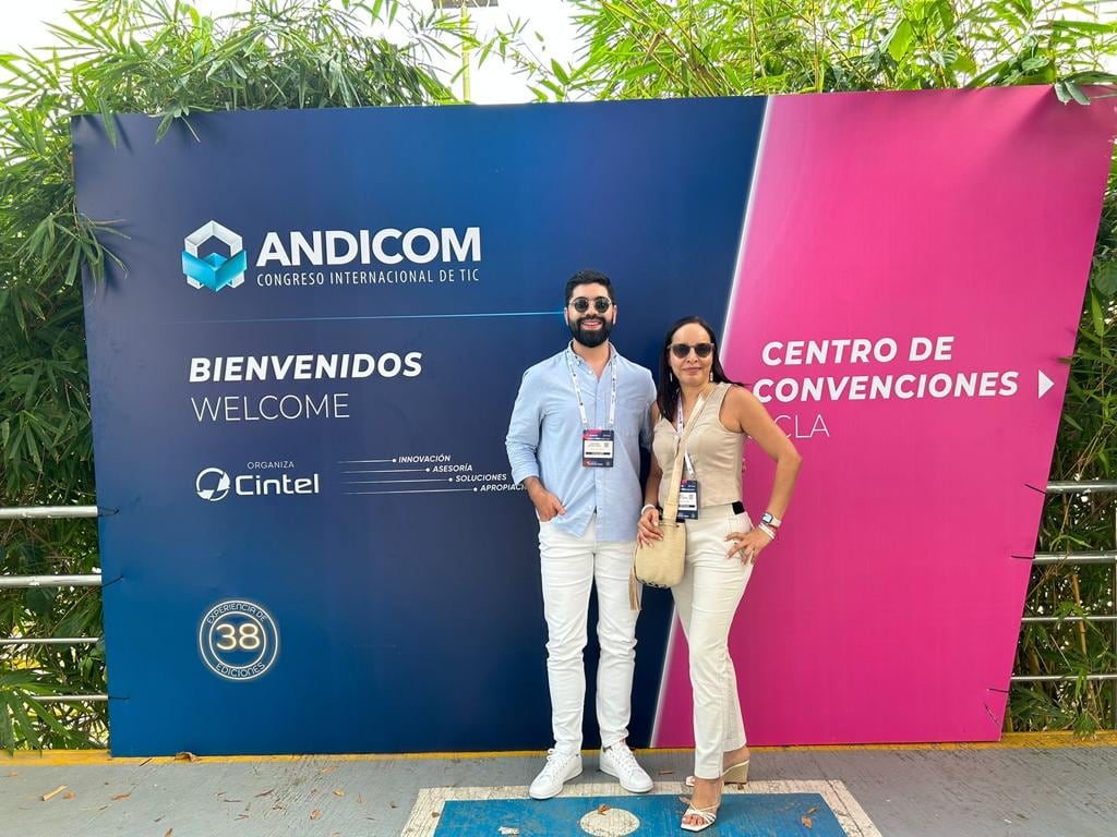 Juan David Escobar, director de Tecnología y Ciencias de la Información de Palmira, junto a representantes de Candelaria y Cali en el reconocimiento realizado por la Gobernación del Valle del Cauca