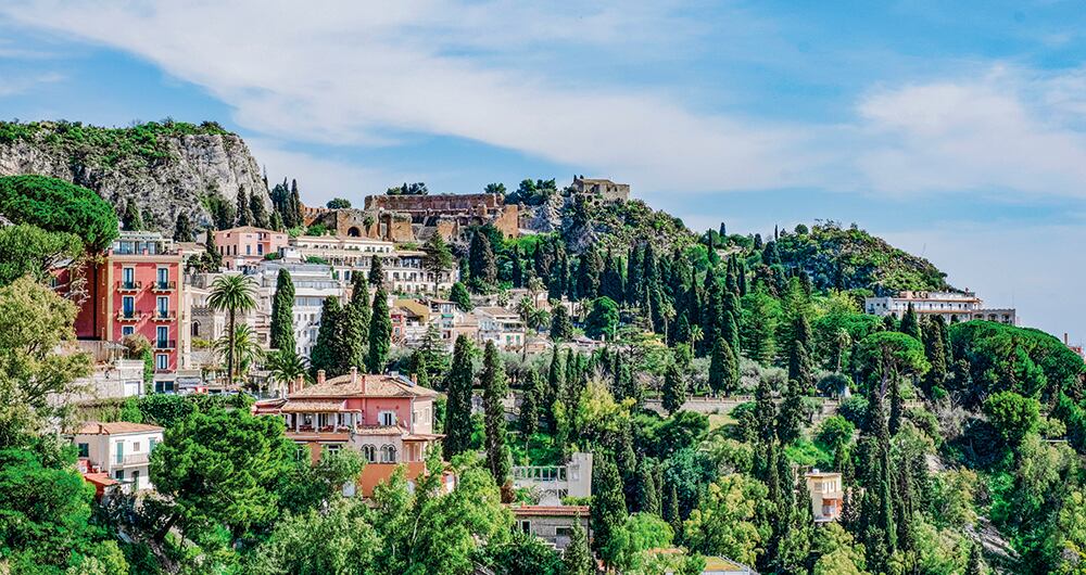 La serie traslada su vacación infernal a un nuevo paraíso. Toca nuevos temas, pero no olvida su tono cáustico en los detalles de la edición y la música.