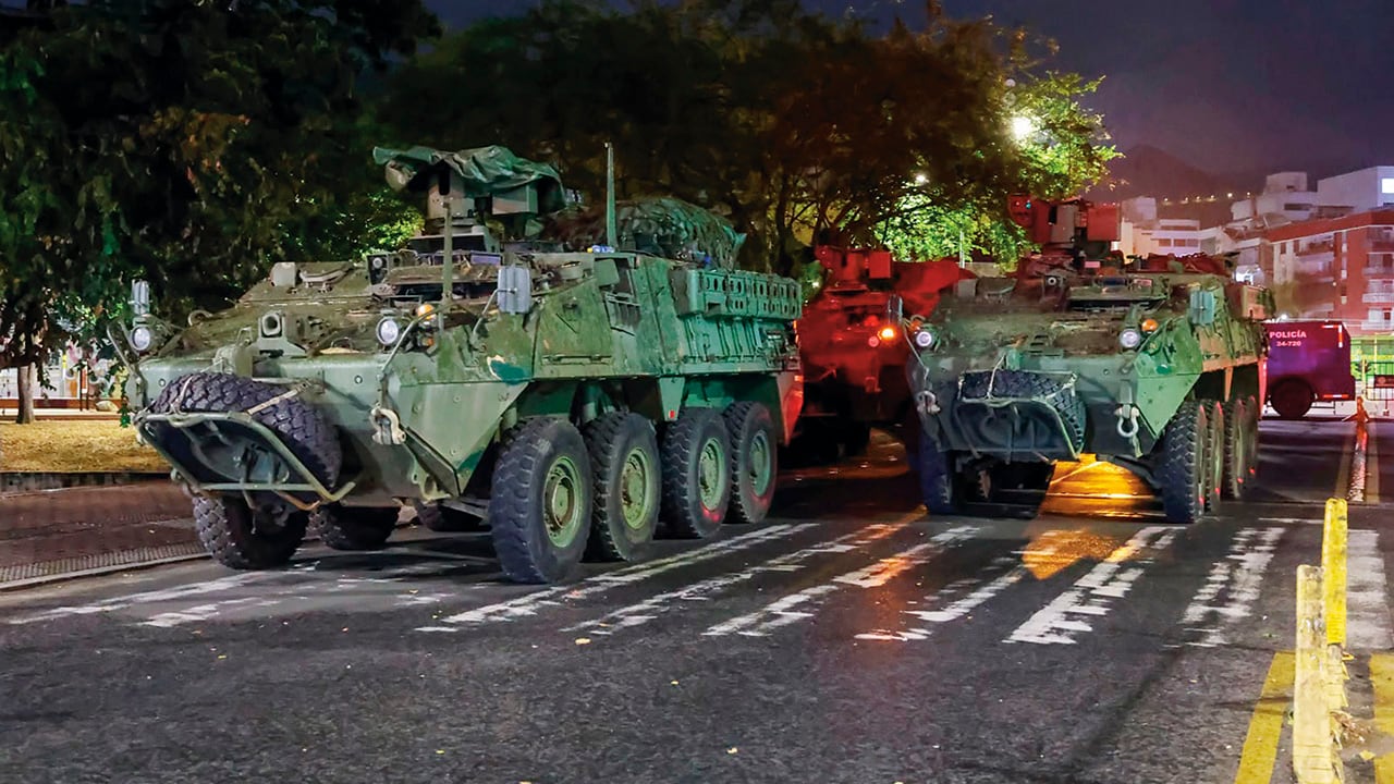 Unidades de las Fuerzas Militares y la Policía patrullando las calles de Cali en un operativo histórico liderado por Abelardo De La Espriella y la cúpula.