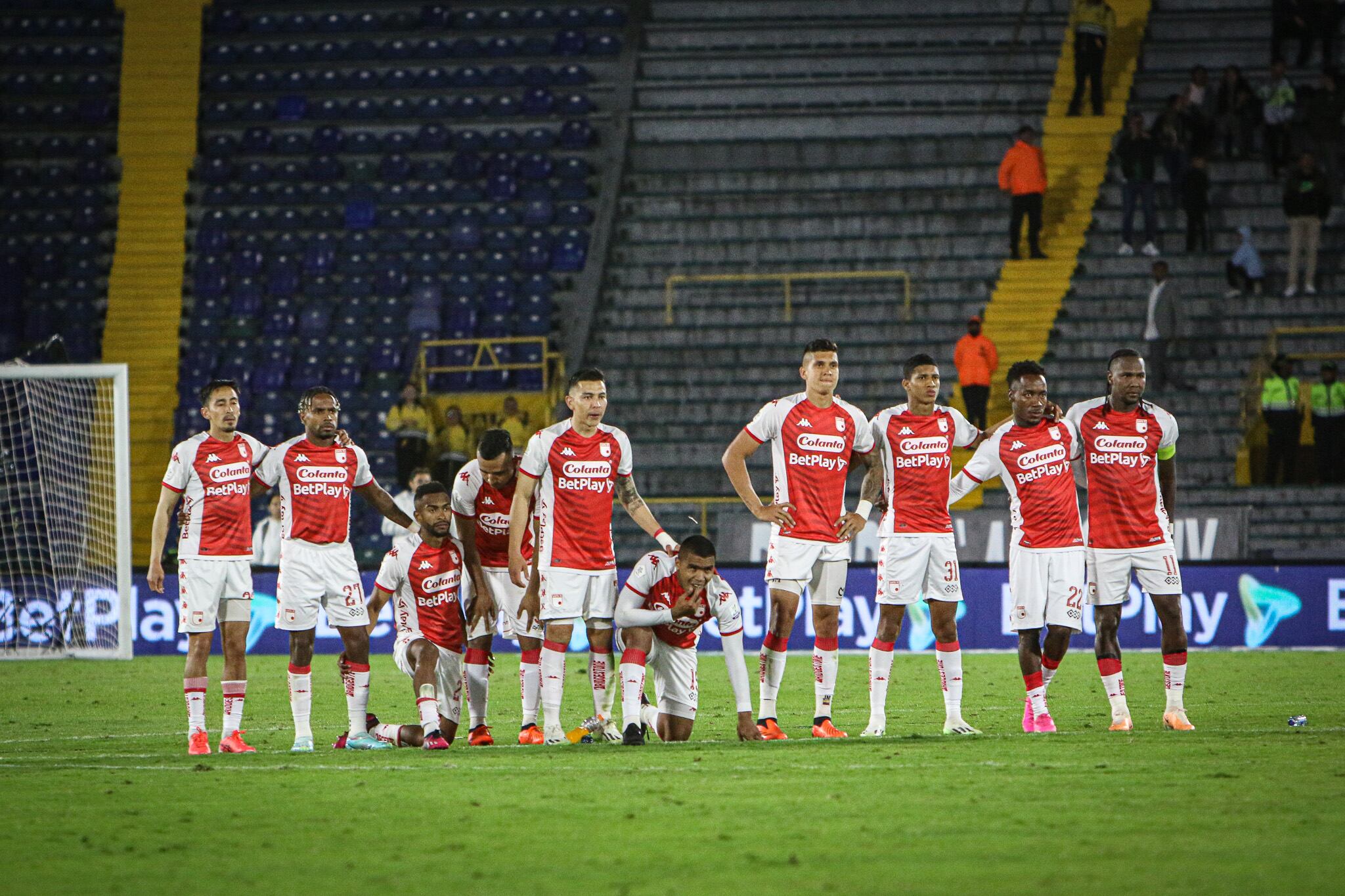 Santa Fe durante la tanda de penales ante Deportivo Cali en la Copa Betplay.