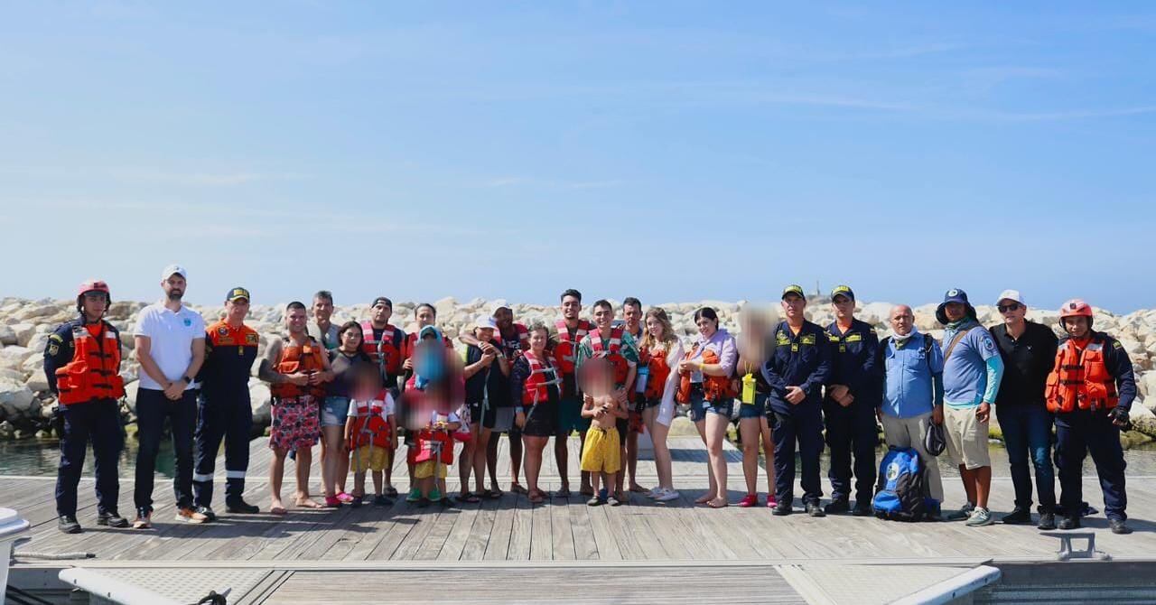 La Armada de Colombia rescató 22 turistas