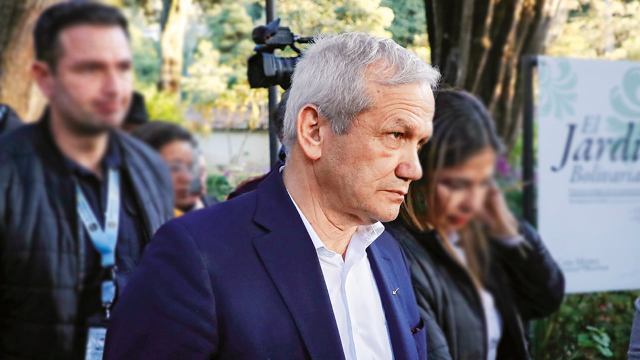 Nadie da razón del paradero de Carlos Ramón González. Ni su esposa, ni su partido, ni sus grandes amigos.