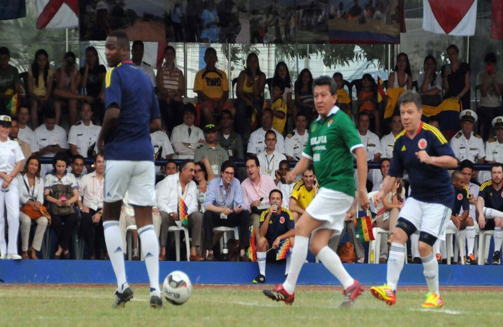 Santos se enetendió en la mitad de la cancha con Harold Lozano.