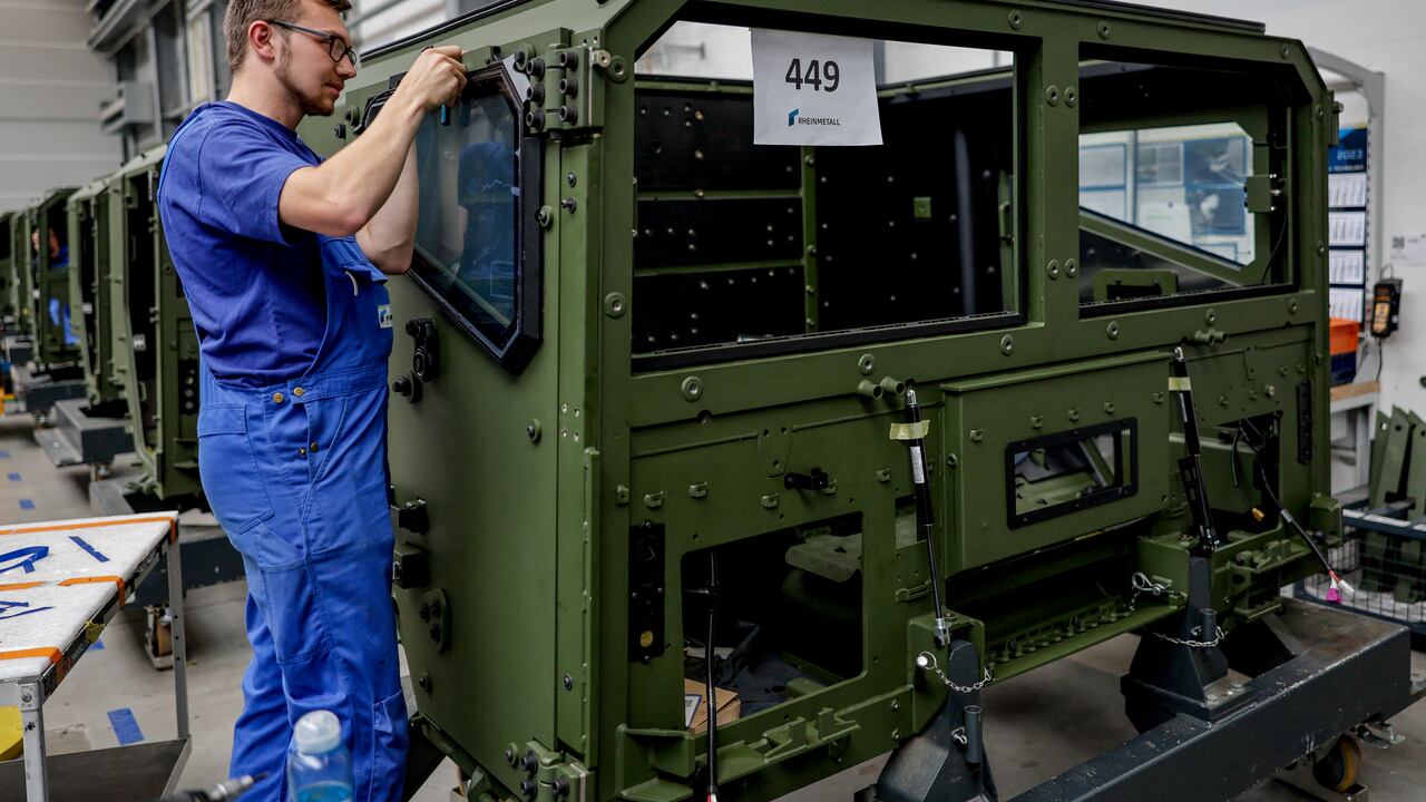 La guerra en Ucrania, pero también el rearme de Alemania que empezó el año pasado, están dando un nuevo impulso a los negocios de Rheinmetall.