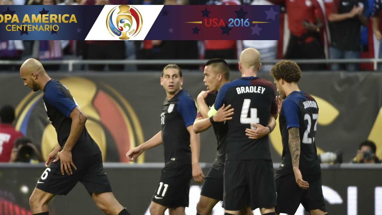 Los jugadores de Estados Unidos celebran uno de los goles ante Costa Rica.