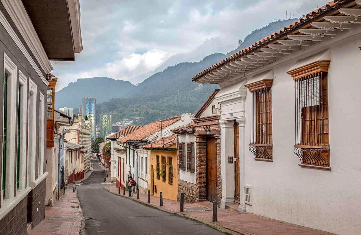 De igual forma, la funcionaria indicó que, junto con el gobernador de Cundinamarca, Nicolás García, se prohibirá que en todo este año los bogotanos salgan de paseo en los puentes festivos ya sea a los municipios del departamento o a cualquier destino nacional. Clara Moreno-SEMANA