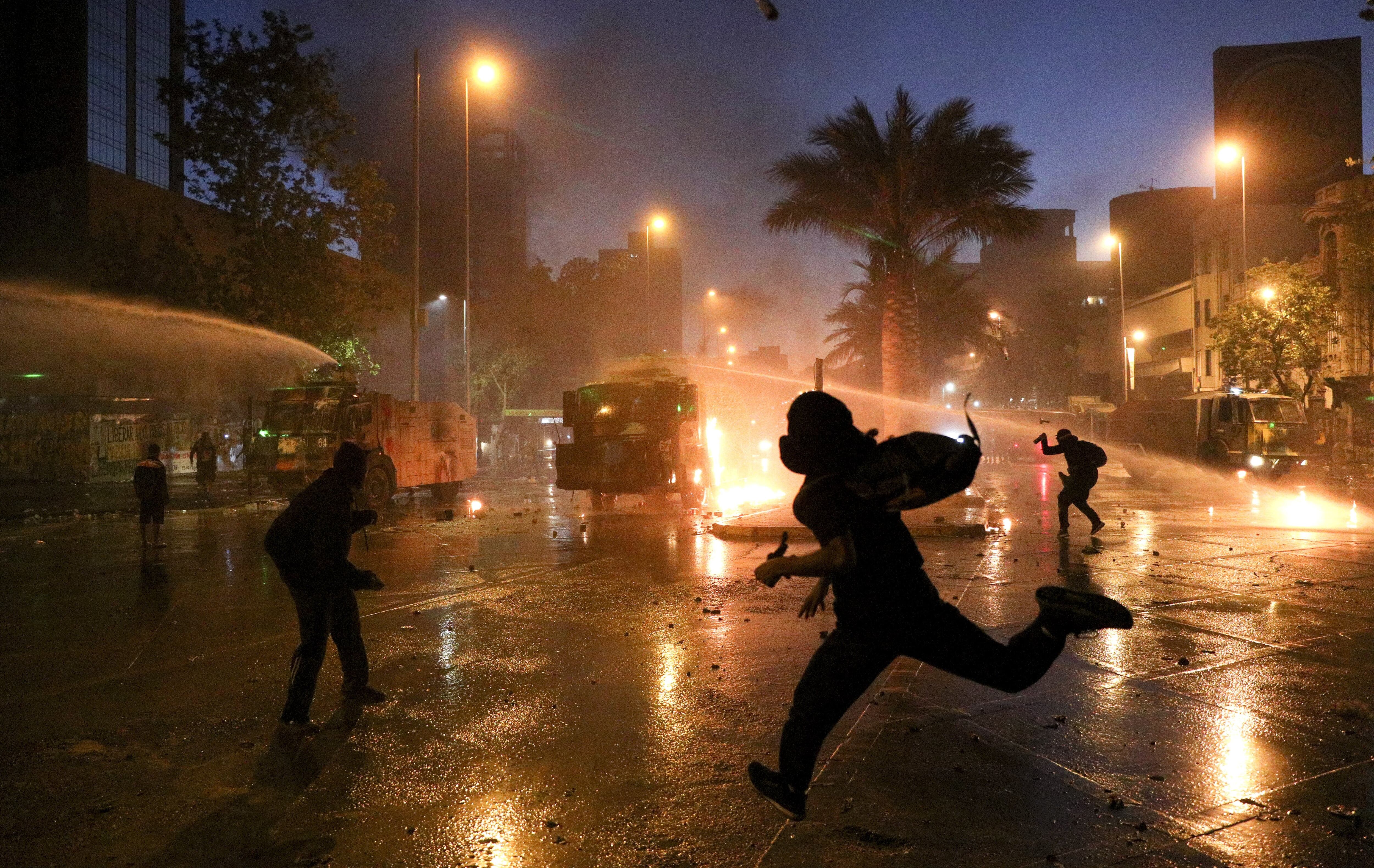 Casi 600 detendidos en Chile durante jornada de conmemoración de protestas