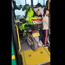 Policía que en Bogotá se subió a un bus del Sitp con la moto, será investigado por la inspección de la misma institución