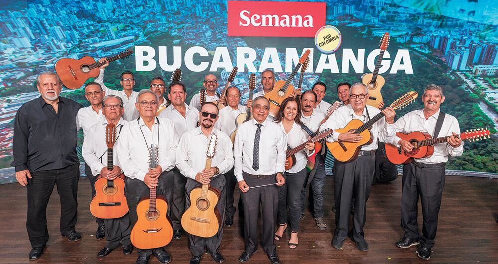 Los tipleros acompañaron el evento de SEMANA por Colombia en Bucaramanga, en el que participaron el alcalde de la ciudad y el gobernador de Santander, así como representantes del sector privado y la academia.