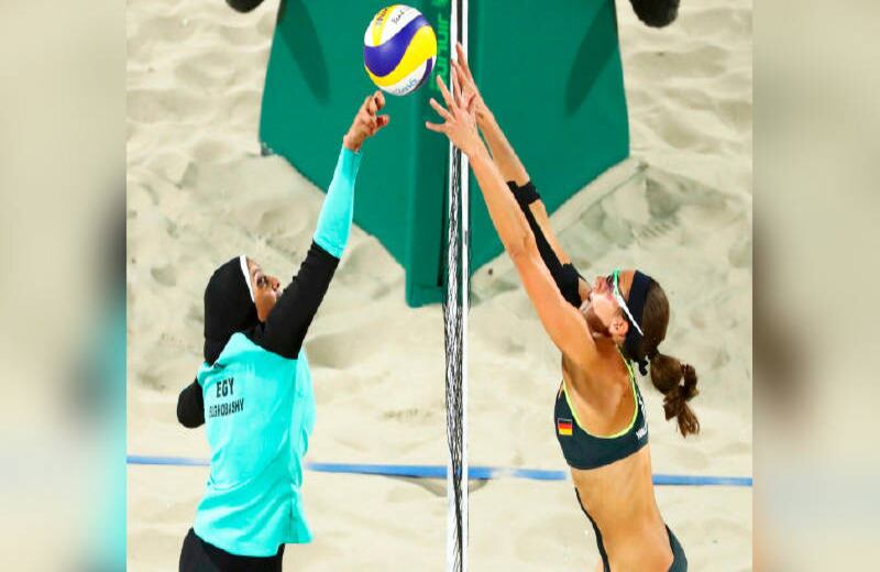 Un contraste impactante. El partido de vóley-playa femenino entre Egipto y Alemania durante los Juegos Olímpicos de Río resumió los contrastes culturales propios de las olimpiadas. El bikini de la alemana frente al traje de cuerpo entero que no mostraba nada más que las manos y los pies de la egipcia hizo viral la imagen. 